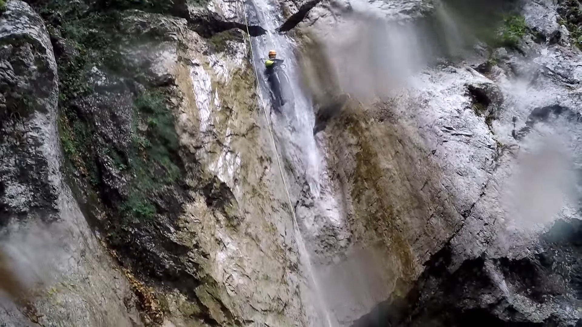 Screenshotter Slovinsko2018RaftingFerratyCanyoningZipline 5’00”