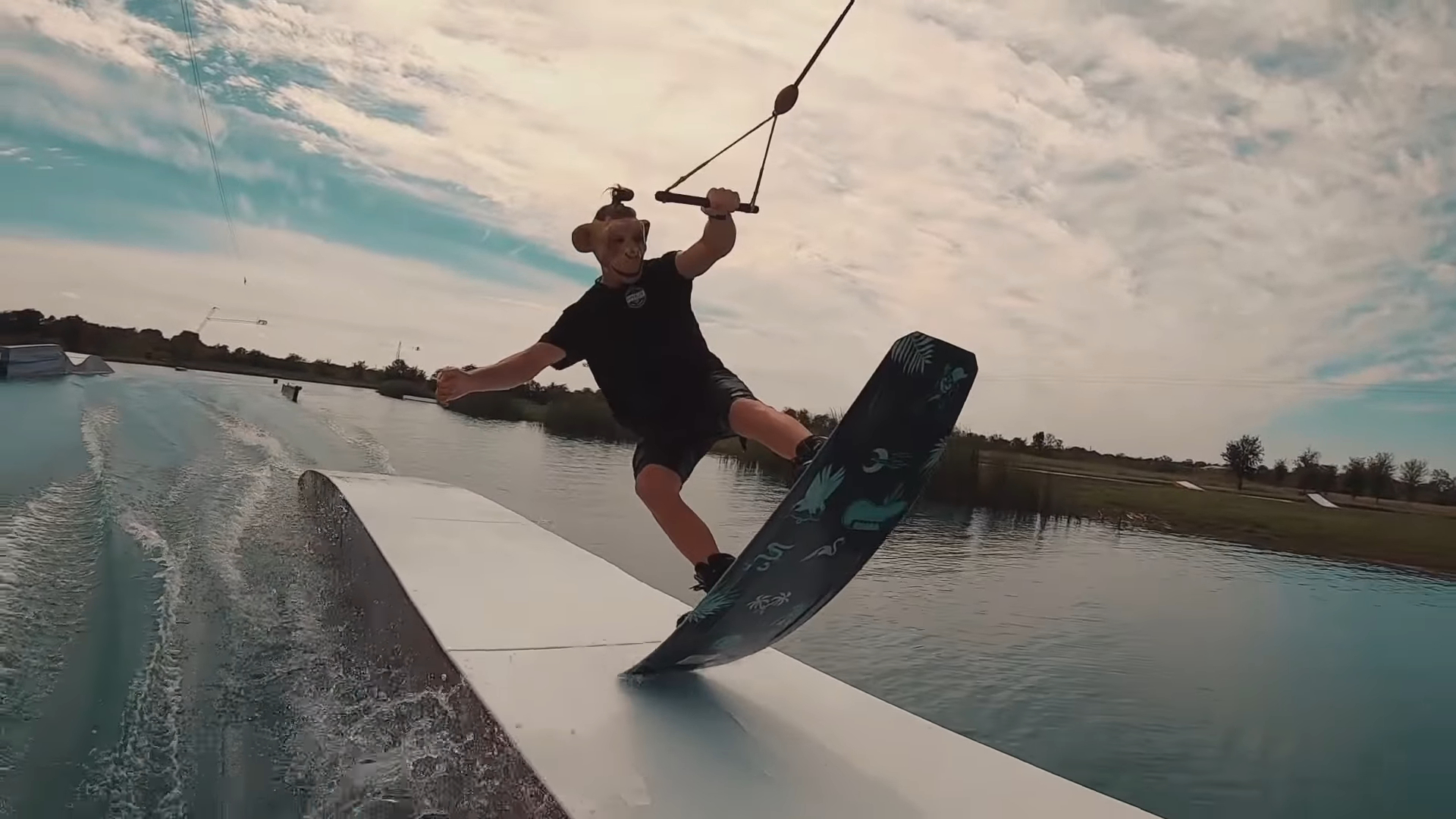 Screenshotter HALLOWEENWAKEBOARDING 0’27”