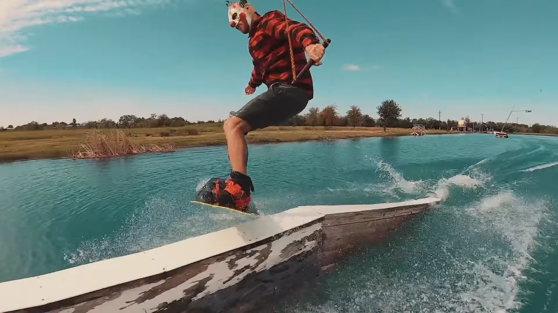 Screenshotter HALLOWEENWAKEBOARDING 1’15”